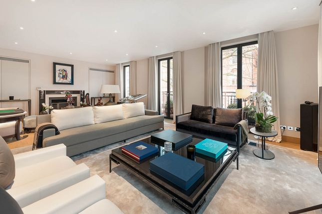 Thumbnail Town house for sale in Henry Moore Court, Chelsea