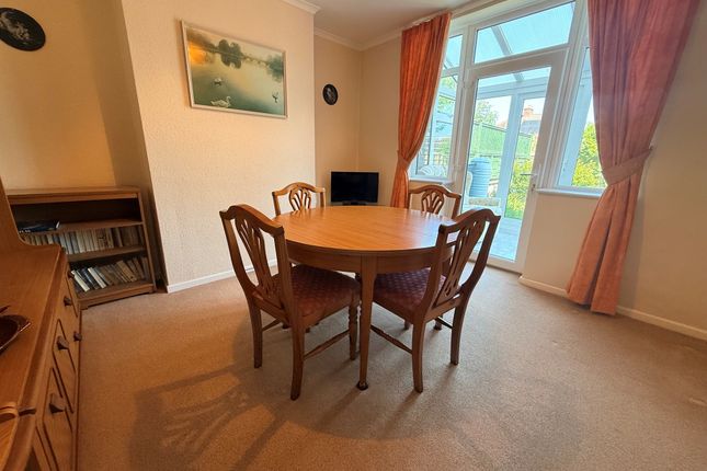 12 Winston Drive, Yeovil photo 4