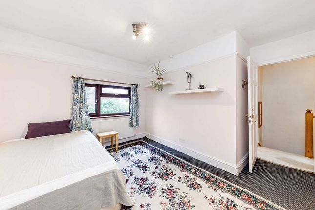 Terraced house for sale in Chestnut Avenue, Brentford