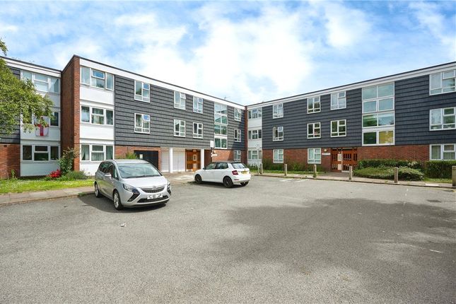 Thumbnail Flat for sale in Falcon Grove, London