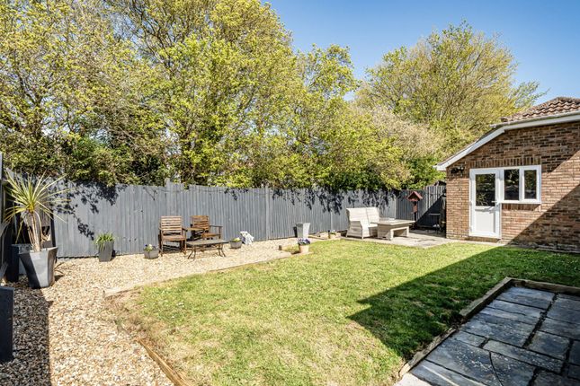 12 Silver Birch Drive, Bognor Regis photo 2