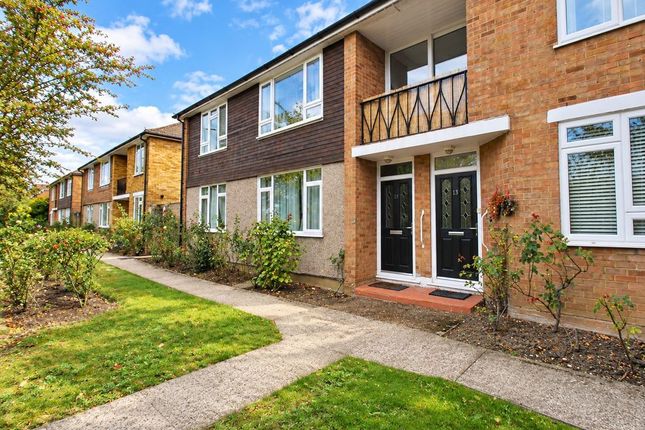 15, Coniston Court, Chessington photo 2