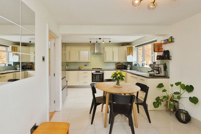 21, Greatchesters, Milton Keynes photo 4