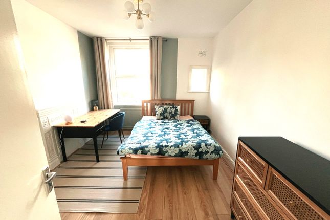 Room to rent in Kimberley Gardens, Turnpike Lane