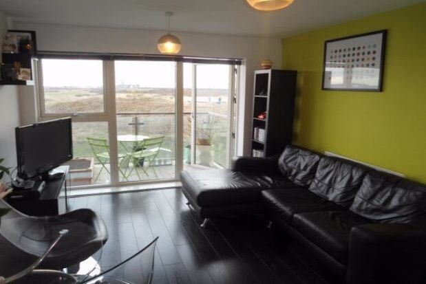 Flat to rent in Clovelly Place, Greenhithe