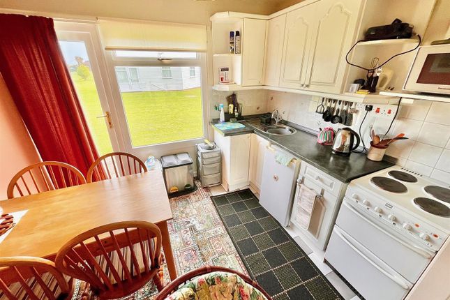 30 Winterton Valley Estate, Edward Road, Great Yarmouth photo 3