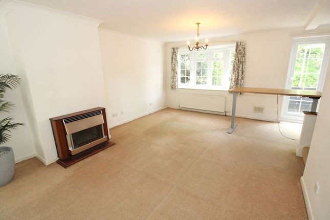 1 Stagbury House, Outwood Lane, Coulsdon photo 2