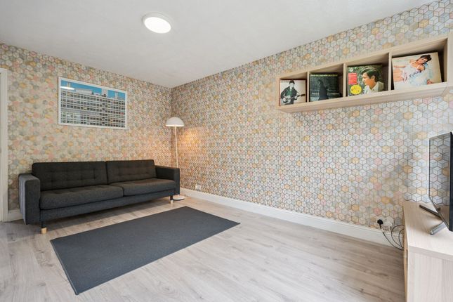 83 Cunningham Drive, Glasgow photo 4