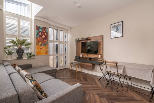 Flat 1, Burston House, 1, Burston Road, London photo 4
