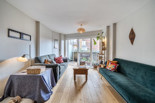Flat 13, Oleander House 1B,, Glengall Road, London photo 3
