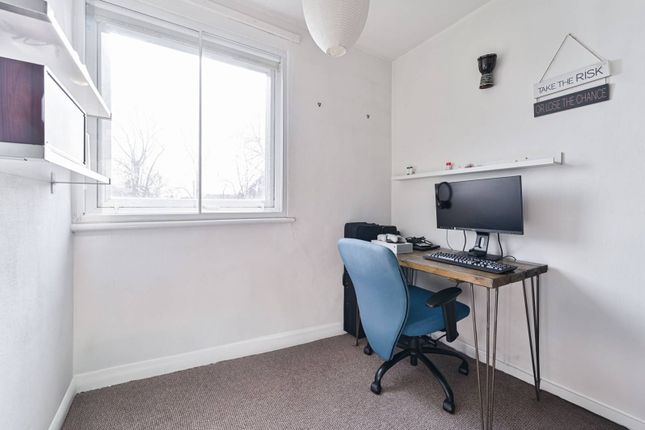 Flat for sale in Christchurch Road, Brixton Hill, London