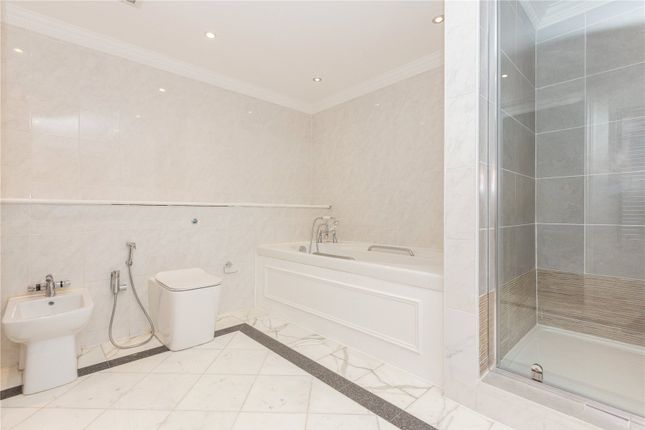 Flat 2, 7-8,, Hyde Park Gate, London photo 3