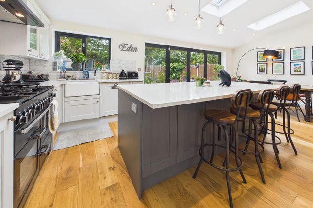 45, Hillary Crescent, Walton-On-Thames photo 4