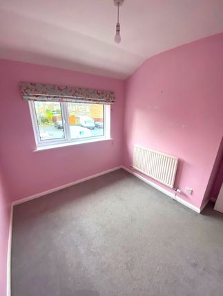 82, Ridge Nether Moor, Swindon photo 5