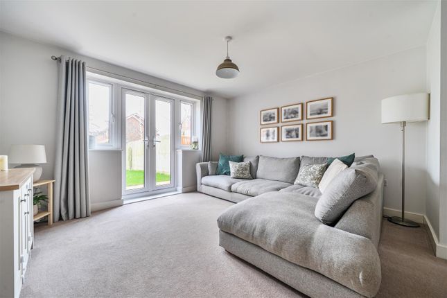 4, Parisfield Close, Tonbridge photo 2
