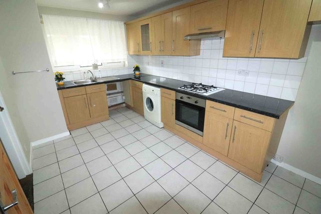 Flat to rent in Wadhurst Close, London