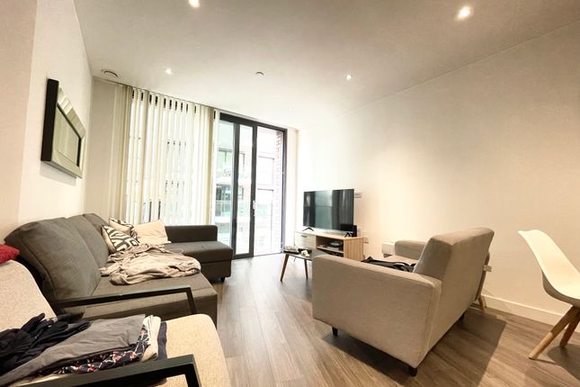 1-bed flat on flat 109 kingwood house, Chaucer Gardens, London, £695,000