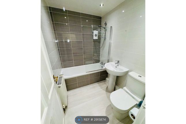 Shaw Road, Royton, Oldham photo 5