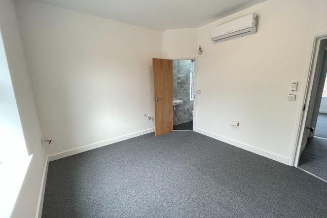 63, Marsh Road, Luton photo 4
