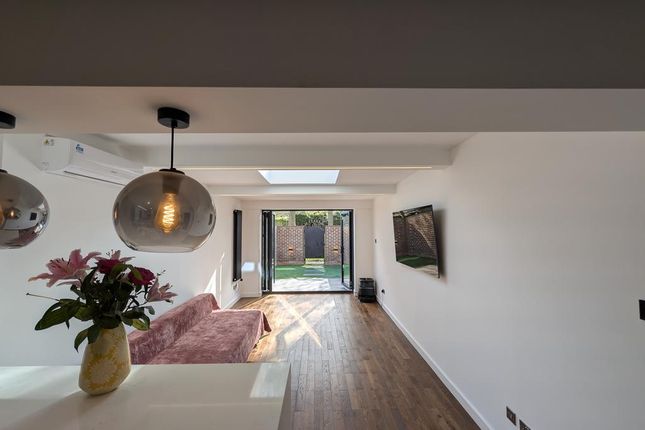 Pasfield Close, Waltham Abbey photo 3