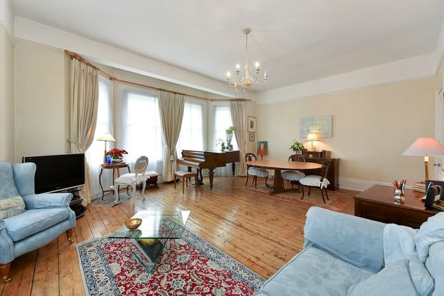 Flat to rent in Warwick Road, Earls Court