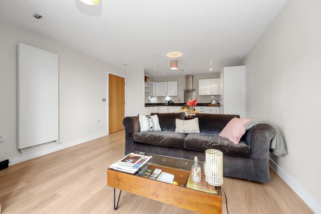 Thumbnail Flat for sale in Flowers Close, London