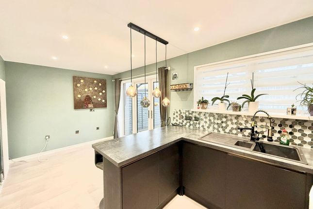 10 Somerby Garth, Peterborough photo 2