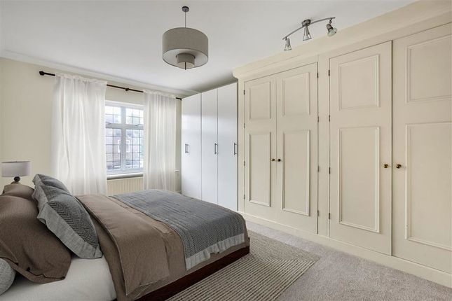10, Atherton Road, London photo 4
