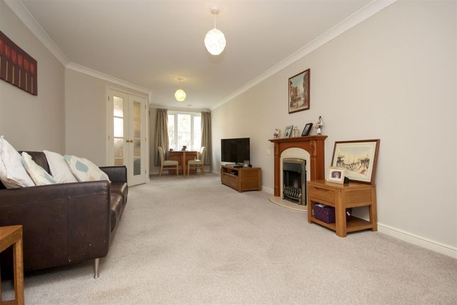 28 Townsend Court, High Street South, Rushden photo 3