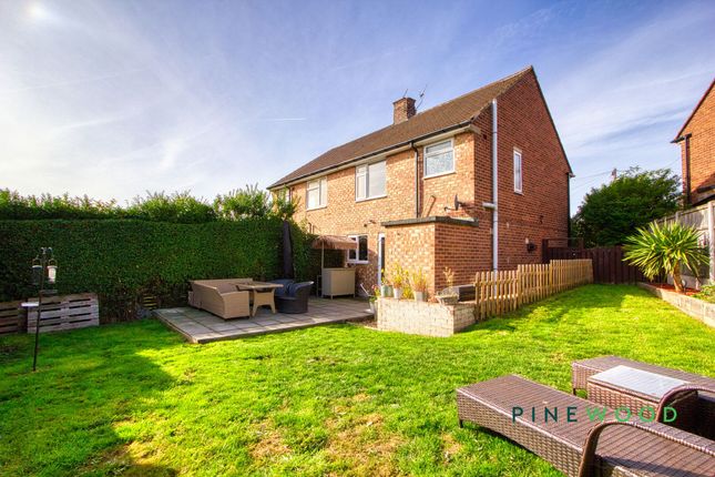 8 Nesfield Close, Chesterfield photo 4