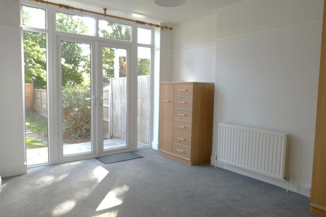 13, Hallside Road, Enfield photo 4