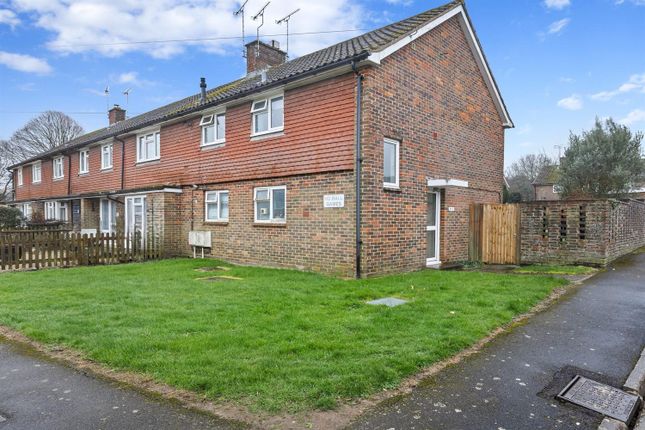 1-bed flat on 39 Ravenscroft, Ravenscroft, Storrington, £170,000