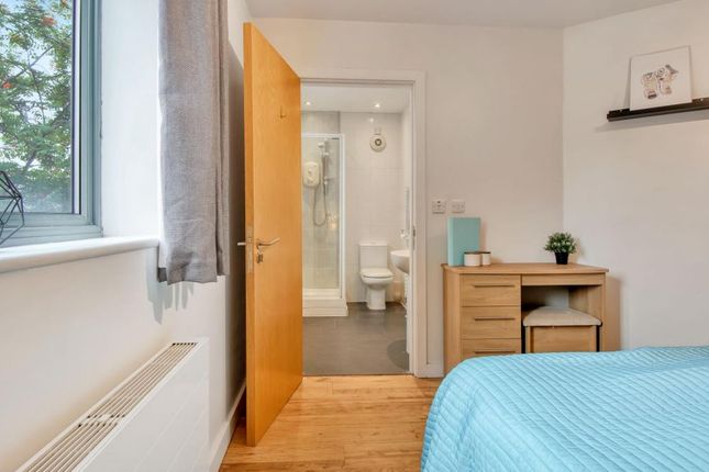 35, Bentley Lane, Leeds photo 4