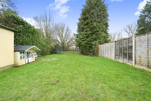 43, Nightingale Crescent, West Horsley photo 2