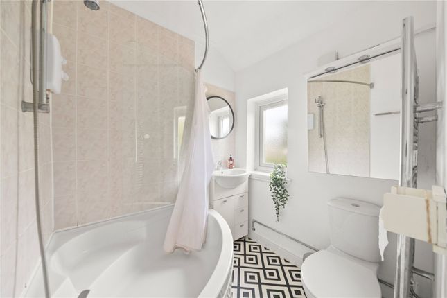 2, Priory Avenue, Uxbridge photo 4
