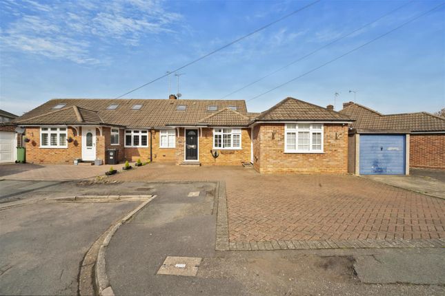 5-bed house on 39, Foxlake Road, Byfleet, £680,000