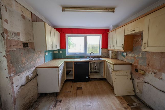 48, Central Treviscoe, St Austell, PL26 photo 4