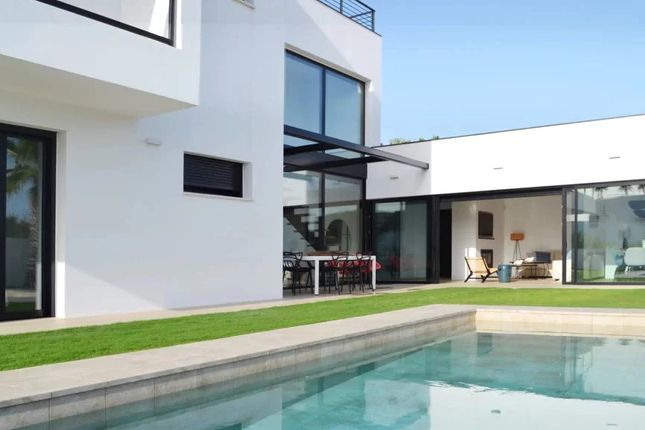 Villa for sale in Cádiz, 11001, Spain