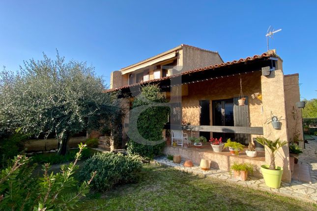 Thumbnail Villa for sale in Arles, Provence-Alpes-Cote D'azur, 13, France