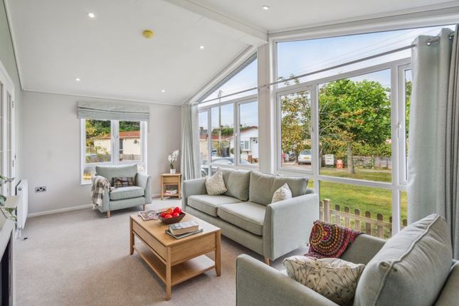 9 Elmtrees Park, Winchbottom Lane, Little Marlow photo 2
