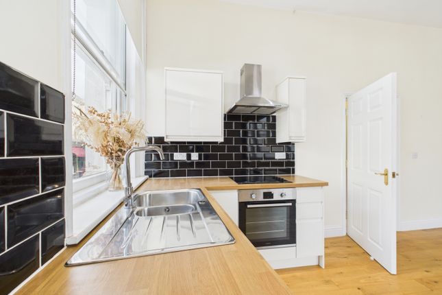 Cam01721G0-Pr0104-Still004