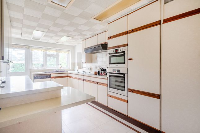 8 Greville Park Avenue, Ashtead photo 4