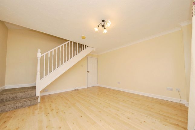 18, Millfield Gardens, Ipswich photo 2