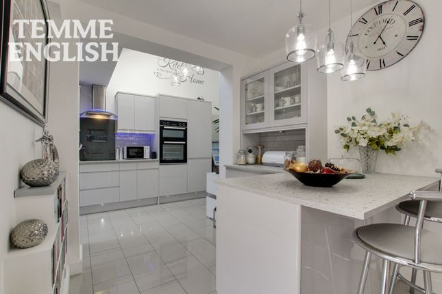 7 Mapleleaf Gardens, Wickford photo 5