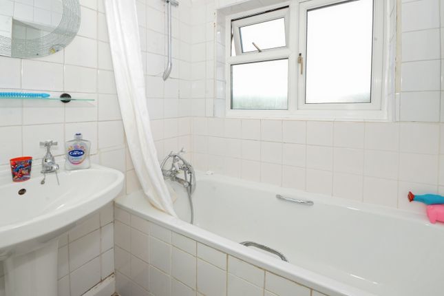 152, Islip Manor Road, Northolt photo 4