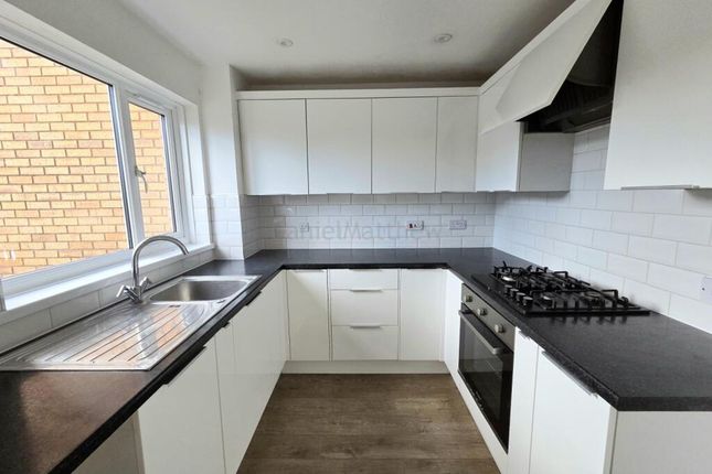 5 St. Davids Close, Bridgend photo 3