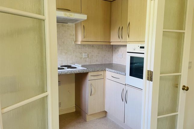 5, Minster Court, Axminster photo 4