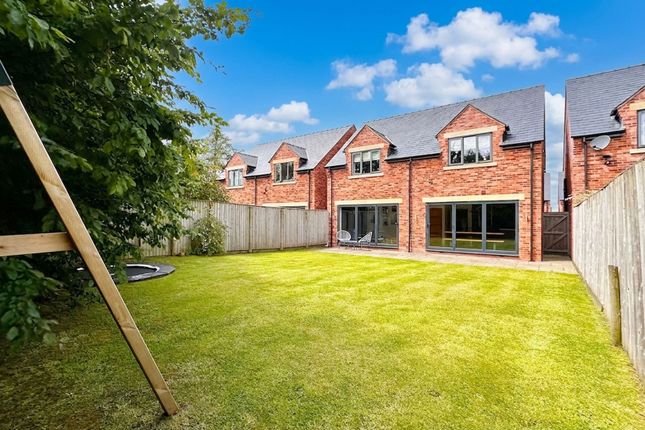 5 Springbank Farm, Stockport photo 4