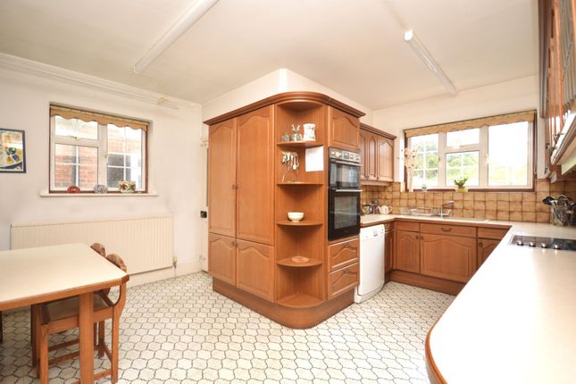 3 Seabrook Grove, Hythe photo 2