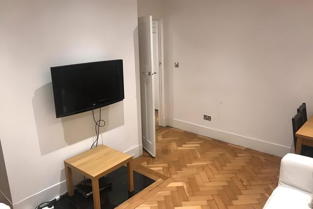 Flat to rent in Nelsons Row, Clapham